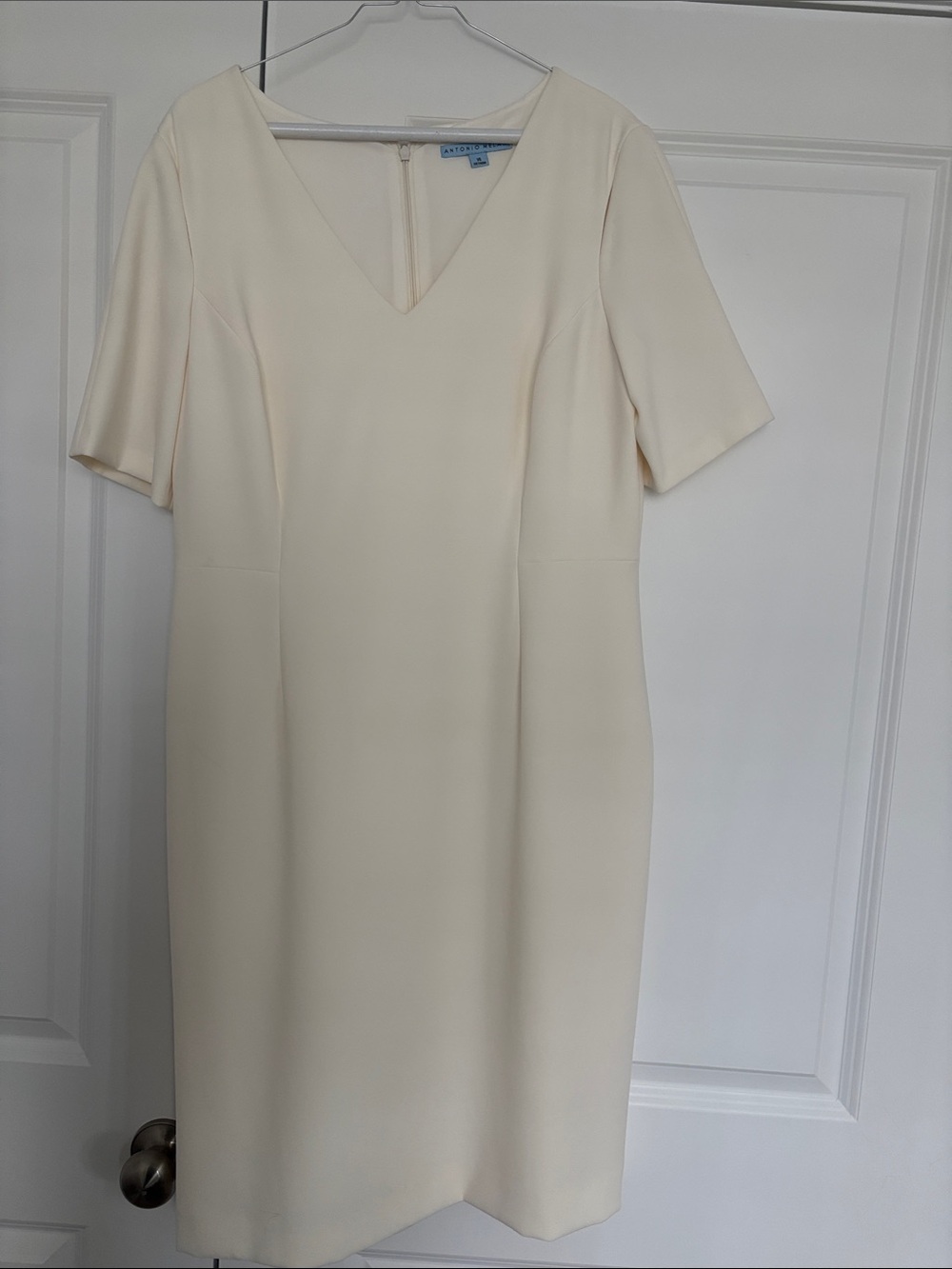 Antonio Malani Cream V-Neck Short Sleeve Sheath Dress
